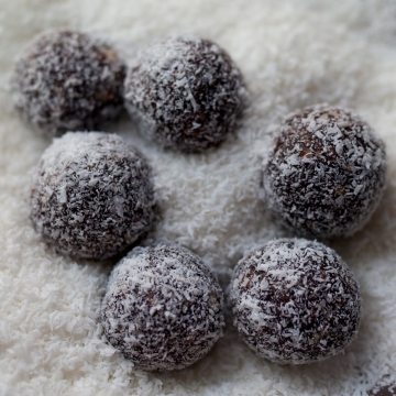 Healthy Date Chocolate Balls